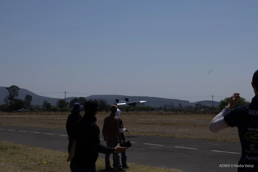 Equipo Ícaro Aero Design en ADMX 2026